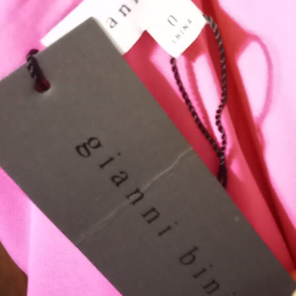 🎩🗝️ NWT $159 Gianni Bini Melissa Surplice V-Neck Crossover Hem Crepe Dress - Picture 2 of 4